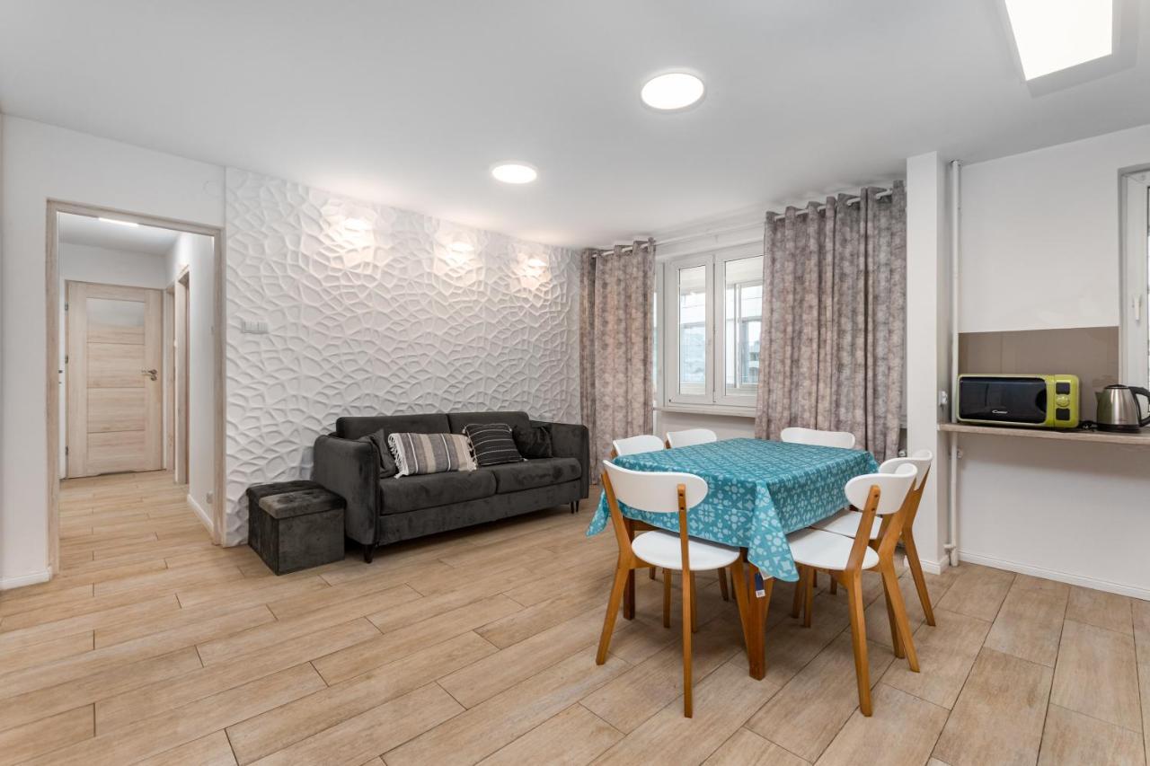 Emilii Plater 47 By Homeprime Warsaw Exterior photo